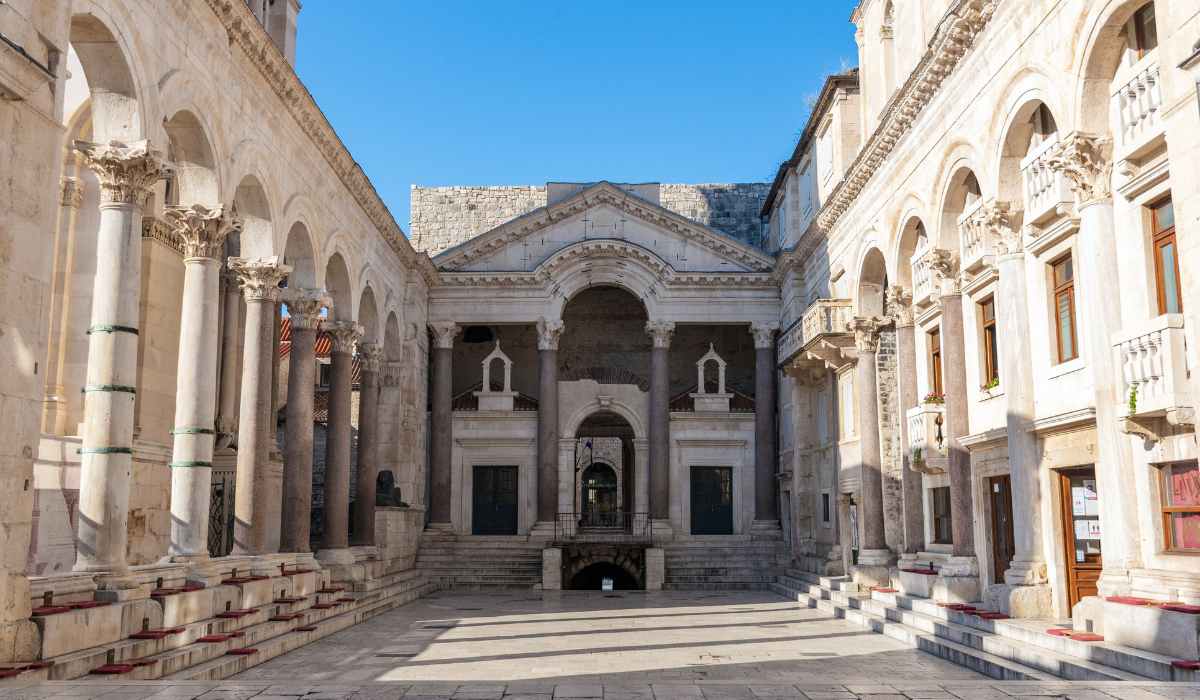 Split Peristil evening tour from Brela to Split,