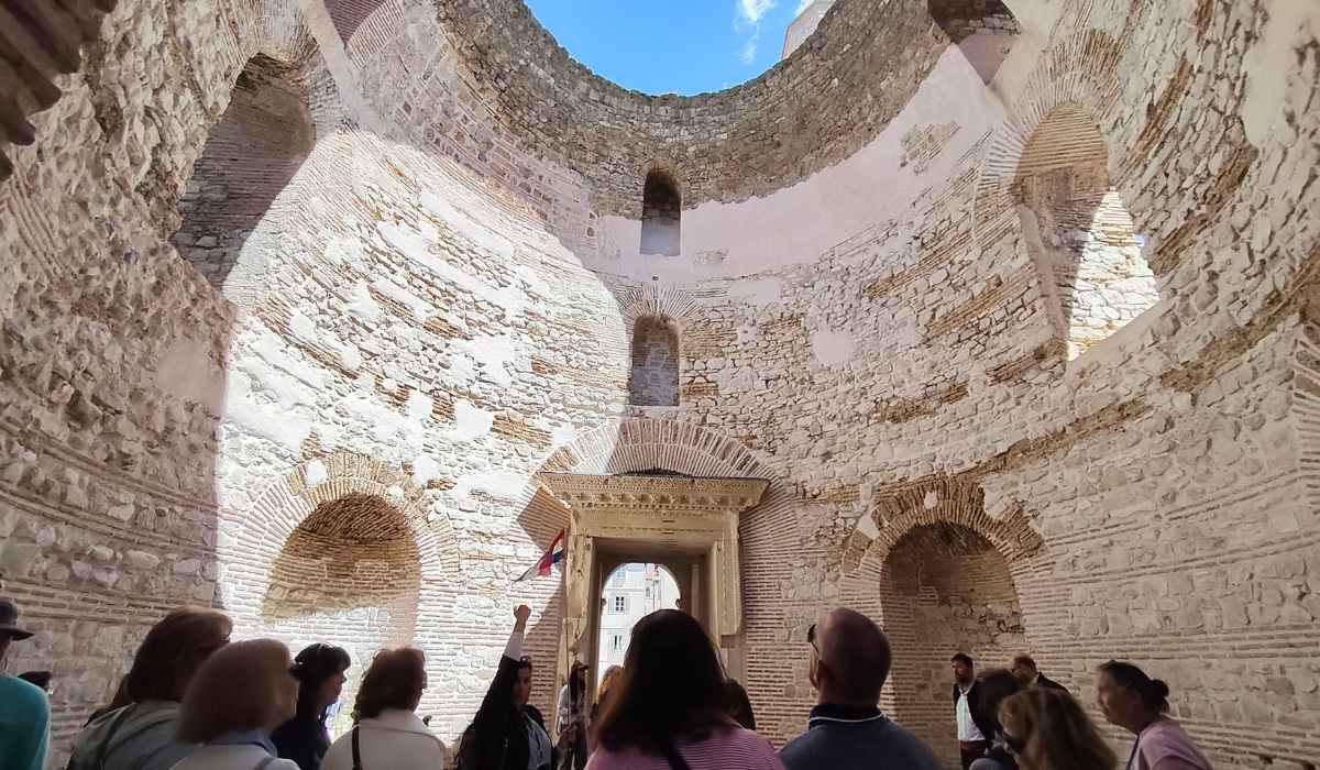 Split evening atmosphere sightseeing tour from Baska Voda by minivan.